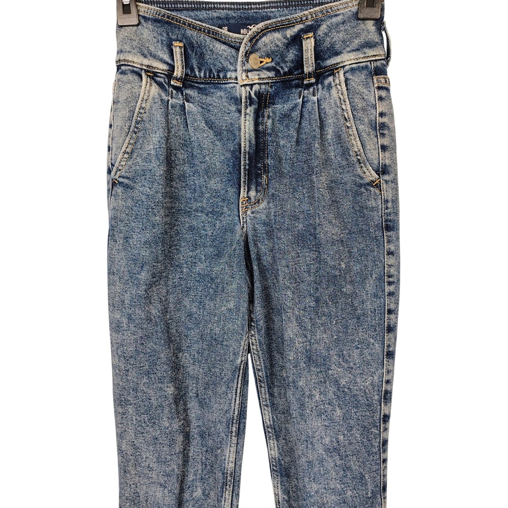 Hollister Ultra High-Rise Mom Jeans Acid Wash Blue Pleated Raw Hem 0R W24 L27